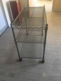 Carrello con ruote