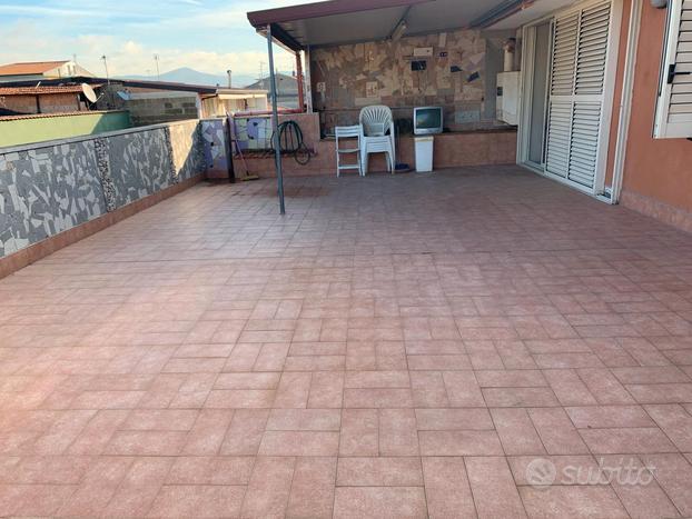 Arredato con terrazzo