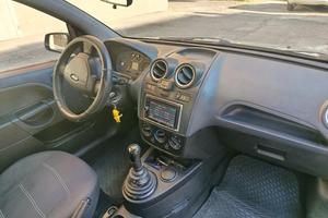 Auto Ford Fiesta serie 6 , 1400 diese , anno 2006