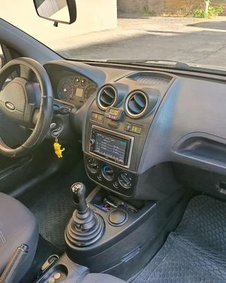Auto Ford Fiesta serie 6 , 1400 diese , anno 2006