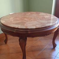 Tavolo in legno con ripiano di marmo