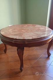 Tavolo in legno con ripiano di marmo