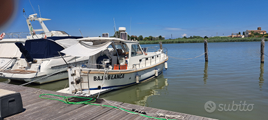 Imbarcazione dislocante natante