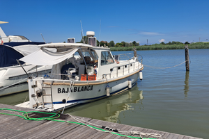 Imbarcazione dislocante natante