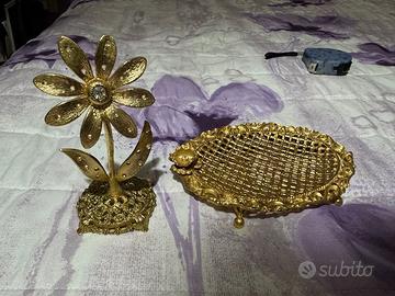 Portagioielli Fiore e contenitore dorato portagioi