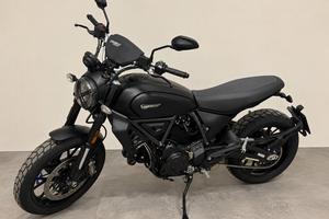 Ducati Scrambler Icon Dark 2025 - Pari al nuovo -