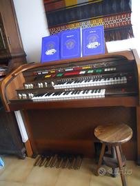 Organo ELKA Artist 606