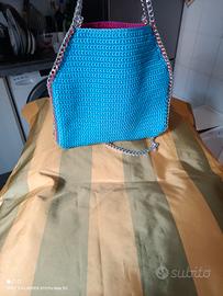 borsa modello shopper con catena 