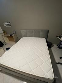 Letto matrimoniale con materasso matrimoniale