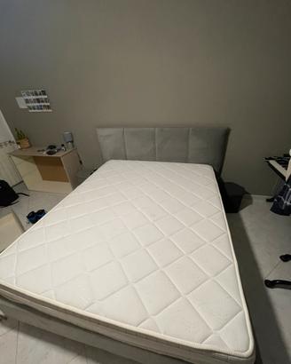 Letto matrimoniale con materasso matrimoniale