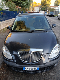 Lancia Ypsilon modello oro