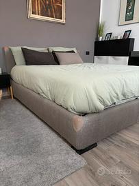 Letto matrimoniale con cassettone