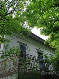 Villa indipendente stile anni '30 a 100 metri dal