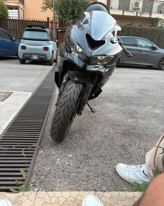 Kawasaki Ninja ZX-4R 2025 / GARANZIA CASA MADRE