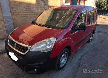 Splendido Peugeot partner 5 posti + baule grande