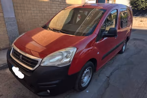 Splendido Peugeot partner 5 posti + baule grande