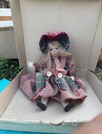 Bambola di porcellana da collezione