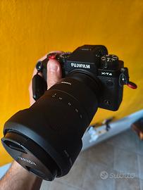 FUJI XT-4 con obiettivi e accessori 