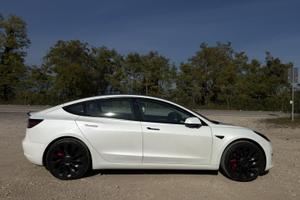 Tesla Model 3 Performance