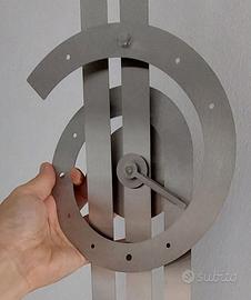 Originale orologio artigianale in acciaio