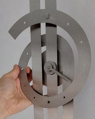 Originale orologio artigianale in acciaio