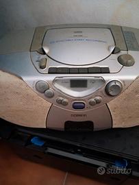 lettore cd ,radio e musicassette