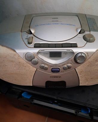 lettore cd ,radio e musicassette