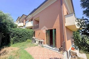 VILLA A SCHIERA A CARATE BRIANZA