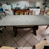 tavolo da cucina con sedie