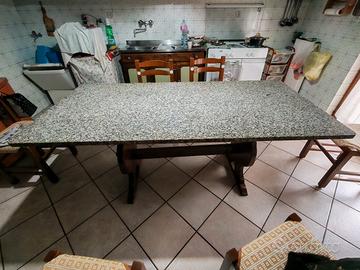 tavolo da cucina con sedie