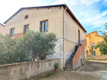 Appartamento al piano primo con cortile