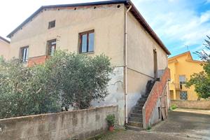 Appartamento al piano primo con cortile