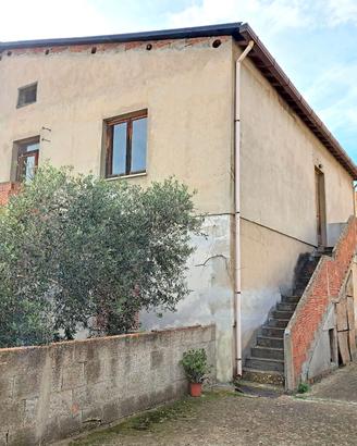 Appartamento al piano primo con cortile