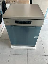 Lavastoviglie nuove con piccoli difetti estetici