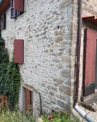 Porzione di trifamiliare in piccolo borgo