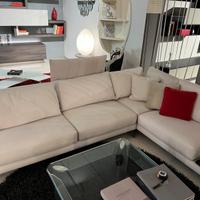 Divano angolare con tavolino