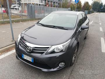 TOYOTA AVENSIS LOUNGE