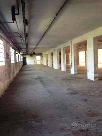 Immobile di 1500 m² con più di 5 locali a Capannor
