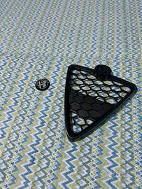 Scudo nido d’ape + Logo nero