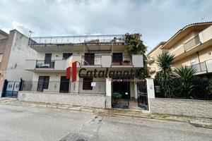 Villetta con due unità immob e giardino a Castelve