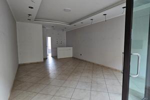 Locale Commerciale 50mq + Deposito + Posto Auto