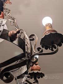 Lampadario in ferro battuto stile antico – 6 luci 