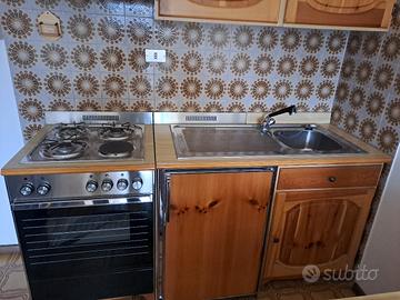 Cucina con Tavolo