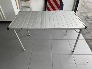 tavolo e sedie da campeggio