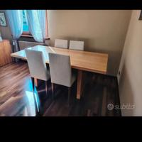 tavolo in legno massello più 4 sedie 