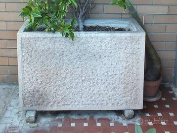 Vaso rettangolare in graniglia e cemento lavorato