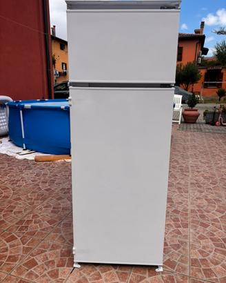 Frigorifero da incasso con trasporto