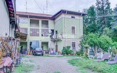 Terratetto terracelo composto da tre trilocali