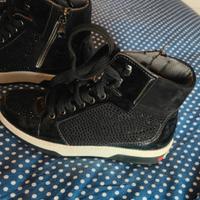 snikers moschino originali 