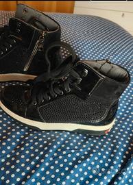 snikers moschino originali 